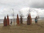 Lần đầu tiên Việt Nam tổ chức triển lãm nghệ thuật sắp đặt trên bãi biển